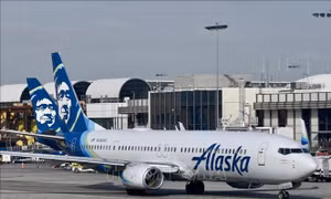 Boeing bồi thường 160 triệu USD cho Alaska Airlines