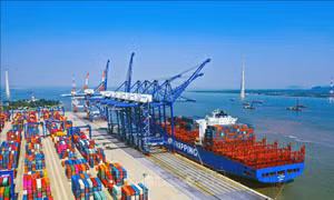 Kiểm soát chặt phương tiện vận chuyển container phi tiêu chuẩn