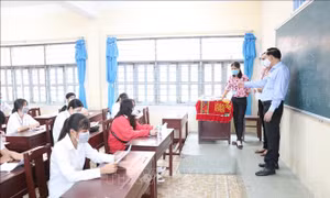 Học sinh lớp 9, 12 ở Bến Tre sẽ trở lại trường từ ngày 10/1