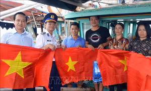 Cảnh sát biển Việt Nam xây dựng thế trận lòng dân trên biển
