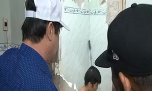Ngáo đá, đâm chết bạn nghiện rồi cố thủ trong nhà
