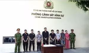 Bắt tạm giam 9 đối tượng núp bóng mua bán nợ để cưỡng đoạt tài sản