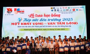'Tiếp sức đến trường' cho sinh viên vượt khó