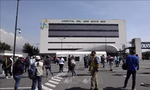 Ecuador bỏ quy định bắt buộc đeo khẩu trang ở ngoài trời