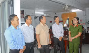 Nêu cao tinh thần đoàn kết vì mục tiêu phục vụ lợi ích chính đáng của nhân dân