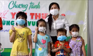 'Kết nối yêu thương' với thiếu nhi tại các trung tâm bảo trợ xã hội, khu lưu trú công nhân