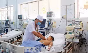 Bé trai 6 tuổi hóc viên mọc trong tô bún phải nhập viện đã qua cơn nguy kịch