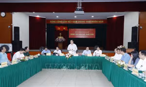 Đẩy mạnh xây dựng, chỉnh đốn Đảng, hệ thống chính trị trong các cơ quan báo chí, xuất bản