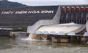Đóng một cửa xả đáy hồ Hòa Bình vào 14 giờ ngày 24/7