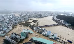 Làng trẻ em SOS Quy Nhơn bị cô lập do mưa lũ
