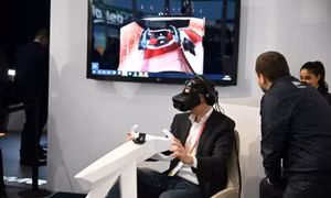 Ngành công nghiệp ô tô chạy đua áp dụng metaverse tại CES 2023