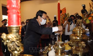 Lãnh đạo TP Hồ Chí Minh dâng hương tưởng nhớ Chủ tịch Hồ Chí Minh