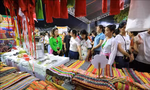 Hòa Bình: Khai mạc 'Chợ phiên - nét đẹp vùng cao'