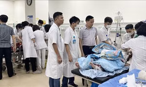 Vụ xe ô tô 29 chỗ lao xuống vực ở Phú Thọ: Khẩn trương cứu chữa cho các nạn nhân