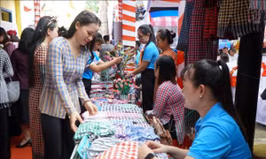 Công nhận nghề dệt choàng ở Đồng Tháp là Di sản Văn hóa phi vật thể quốc gia