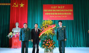 Tăng cường mối quan hệ kết nghĩa giữa TTXVN và Sư đoàn 304