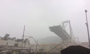 Thương vong trong vụ sập cầu ở Italy tiếp tục tăng