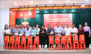 Hệ thống Mặt trận trao 7 triệu phần quà Tết đến tay đồng bào