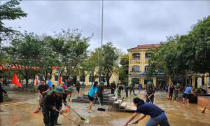 Nhịp sống bình thường dần trở lại tại Huế sau lũ 