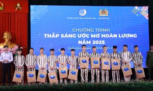 Khởi động chương trình 'Thắp sáng ước mơ hoàn lương'