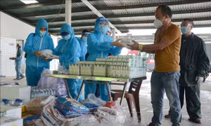 Ấm áp tình người trên nẻo đường hồi hương