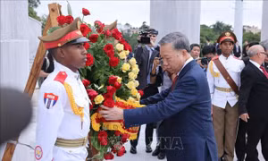 Tổng Bí thư, Chủ tịch nước Tô Lâm đặt vòng hoa tại Đài tưởng niệm Anh hùng dân tộc Jose Marti