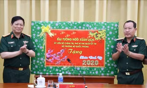 Bộ trưởng Ngô Xuân Lịch thăm, chúc Tết và làm việc tại Quân đoàn 4