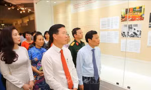 Khai mạc triển lãm 'Những tấm gương bình dị mà cao quý' 