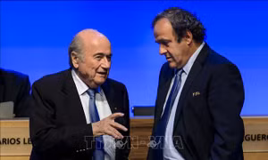 Cựu Chủ tịch FIFA Blatter và huyền thoại Platini ra hầu tòa tại Thụy Sĩ