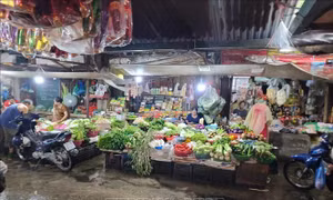Cung ứng đủ hàng hóa, giá cả ổn định
