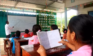 Truyền dạy chữ Khmer cho thế hệ sau