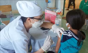 Đẩy mạnh tiêm vaccine phòng COVID-19 liều nhắc lại cho người từ 12 tuổi trở lên