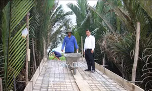 Tấm lòng người thầy mê làm thiện nguyện