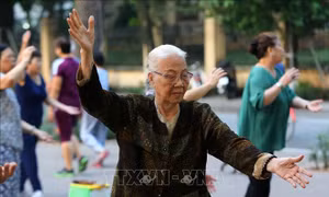 Người cao tuổi thích ứng với thế giới đang thay đổi