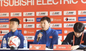 Huấn luyện viên Kim Sang Sik: Toàn đội đặt quyết tâm thi đấu hết mình