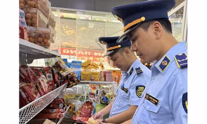 Hà Nội kiểm soát chặt nguồn gốc, an toàn hàng hóa dịp Tết Trung thu