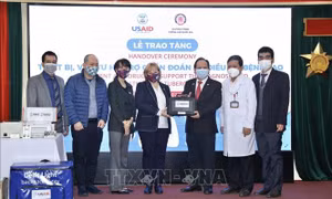 USAID trao tặng máy chẩn đoán lao nhanh và thuốc điều trị cho Việt Nam