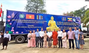 Thành kính Lễ cung nghinh đại tượng Phật bằng đồng tới chùa Đại Phước Việt Nam ở Myanmar
