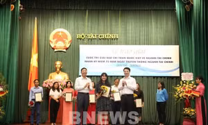 TTXVN đoạt ba giải báo chí viết về ngành tài chính