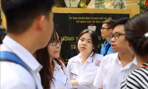 Hà Nội hạ điểm chuẩn lớp 10 các trường công lập và trường chuyên