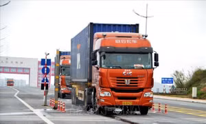 Cửa khẩu cầu Bắc Luân I khôi phục hoạt động xuất nhập cảnh từ ngày 21/2