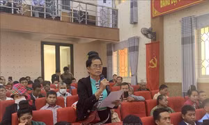 Lãnh đạo huyện Than Uyên đối thoại với người dân về chế độ, chính sách tái định cư