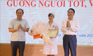 Biểu dương nữ điều dưỡng cứu sống bệnh nhi ngoại viện