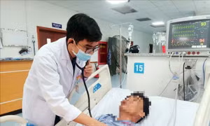 Ngưng tim 2 lần do dùng thuốc 'gia truyền' mua trên mạng