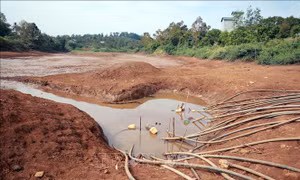 Nhiều hồ, đập thủy lợi trơ đáy giữa mùa khô