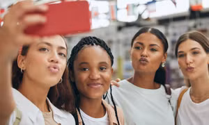 Gen Z ưu tiên chăm sóc sức khỏe tâm thần dù chi phí cao