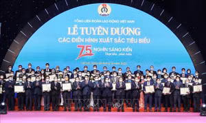 Thủ tướng: Chung sức, đồng lòng tạo bứt phá trong năng suất lao động 