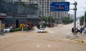 Trung Quốc ban hành báo động đỏ về mưa lớn