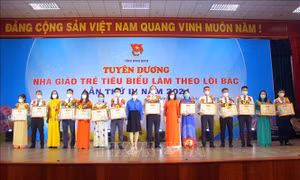 Bình Định tuyên dương 29 nhà giáo trẻ tiêu biểu làm theo lời Bác