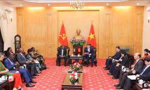 Tổng thống Cộng hòa Mozambique thăm, làm việc với Học viện Chính trị quốc gia Hồ Chí Minh và Tập đoàn Viettel